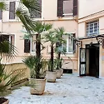 Vatican Family Romantic Suite